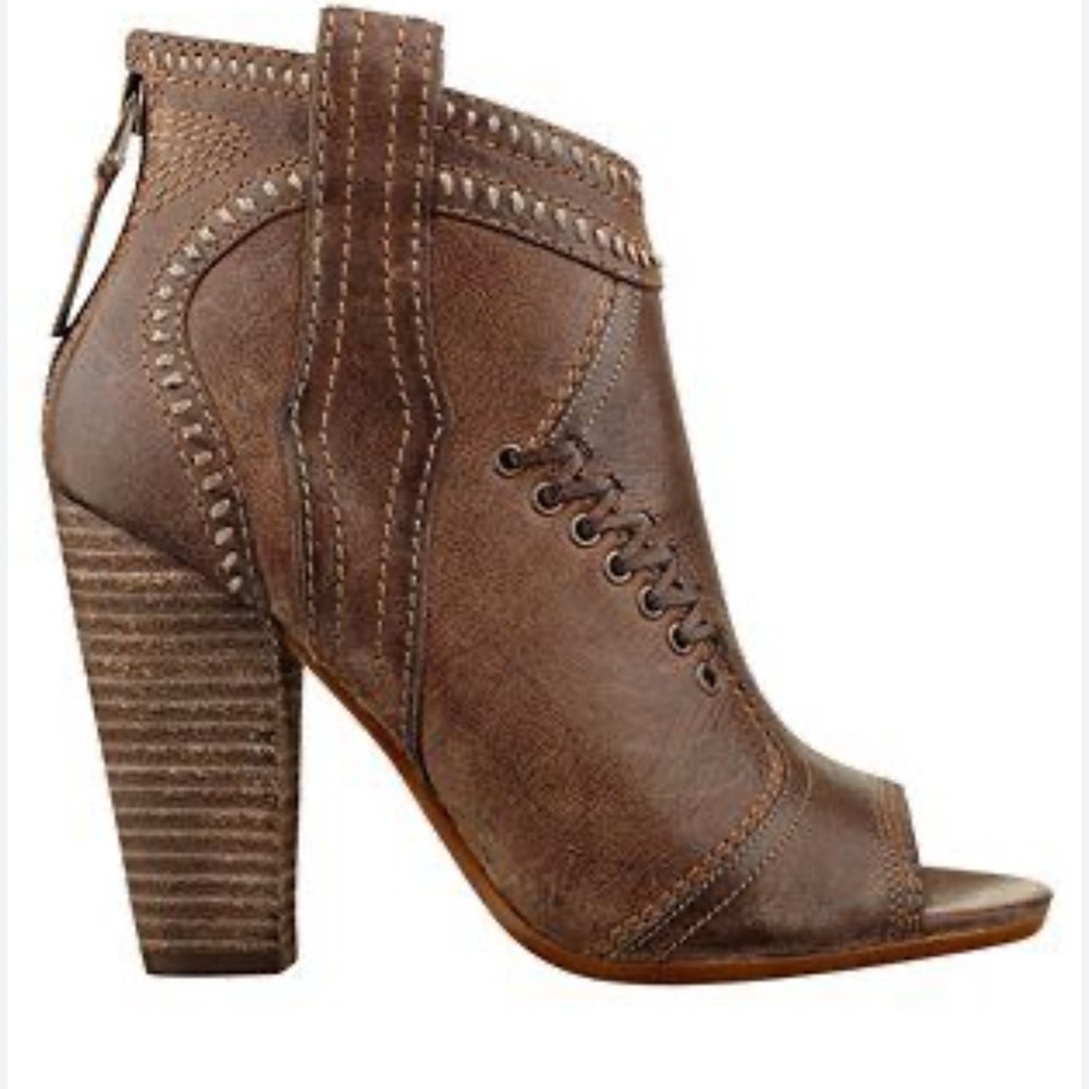 GUESS TAN WESTERN STLYE “GWOLEVAR” PEEP TOE LEATHER ANKLE BOOTIES SIZE 7.5